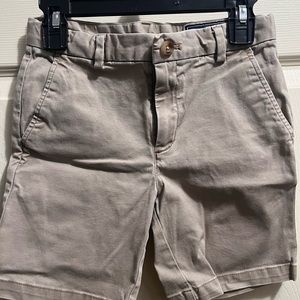 Vineyard Vines boys size 7 khaki shorts